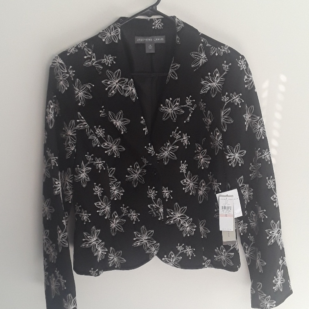 NWT Josephine  Chaus Floral Embroidered  Jacket